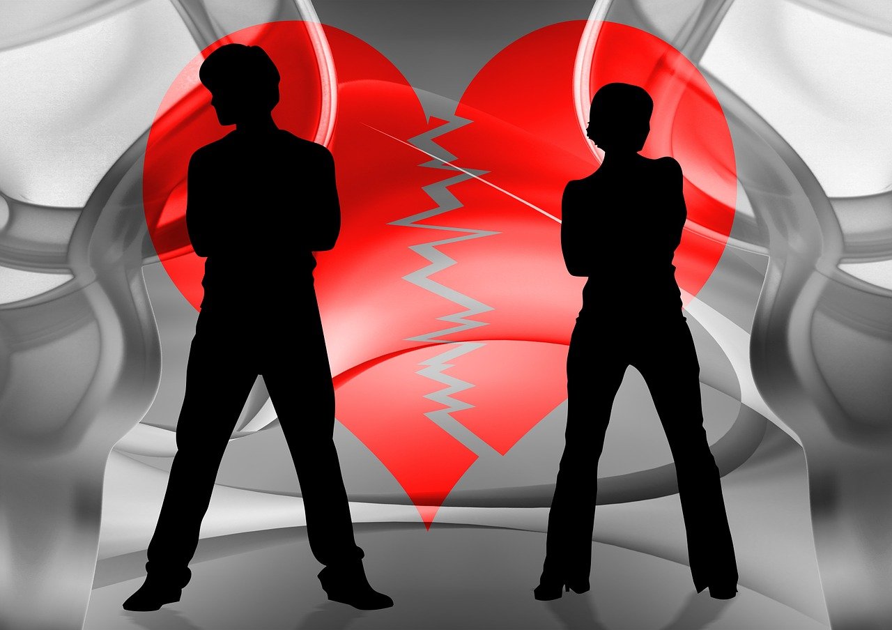 动漫中的争议话题，女生屁股被打情节——以2025年为例